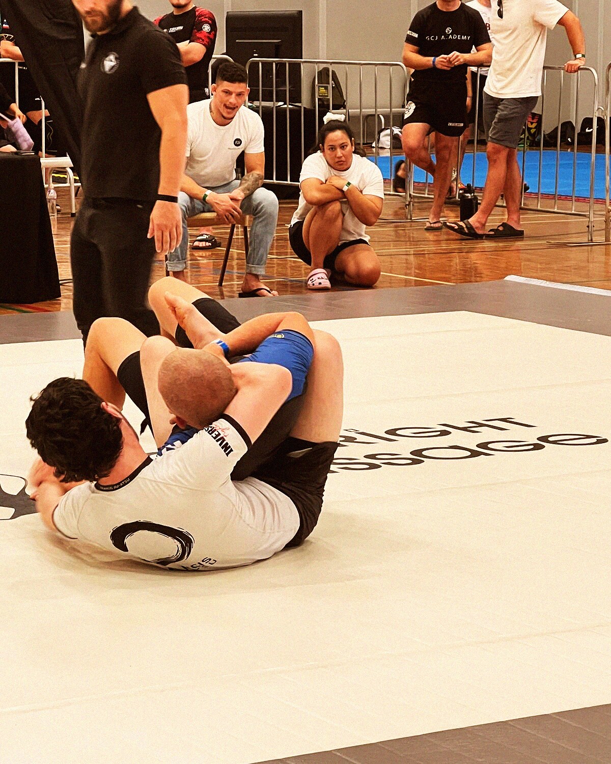 No-gi rolling action at FJJ